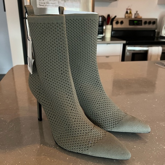 NWT Zara Sock Booties - Picture 1 of 4